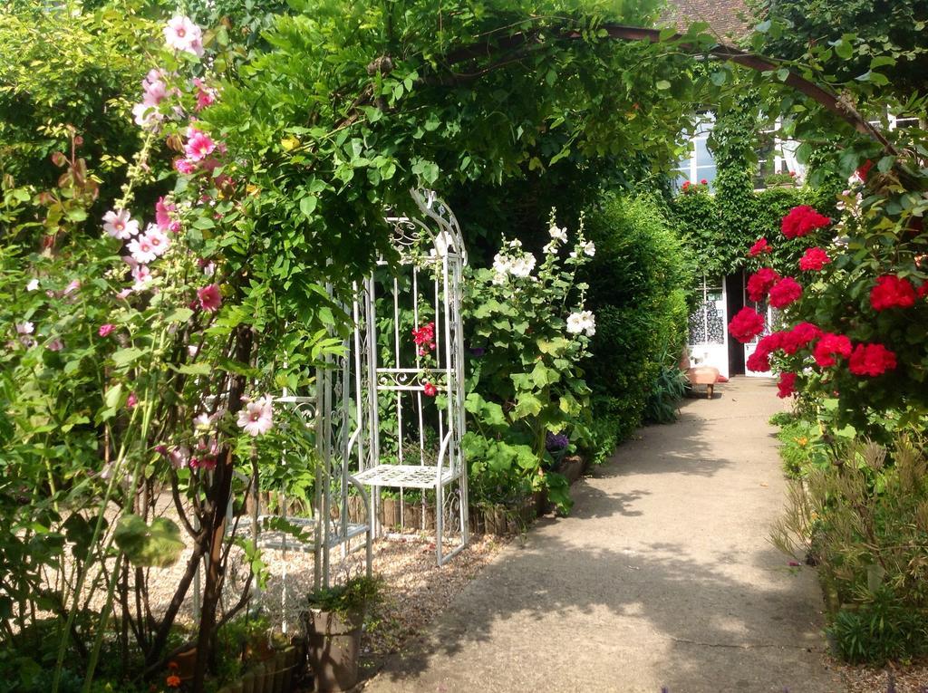 Chambres D'Hotes La Villa Alienor เลส์ อองเดอลีย์ส ภายนอก รูปภาพ