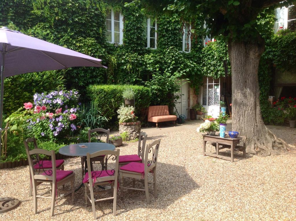 Chambres D'Hotes La Villa Alienor เลส์ อองเดอลีย์ส ภายนอก รูปภาพ