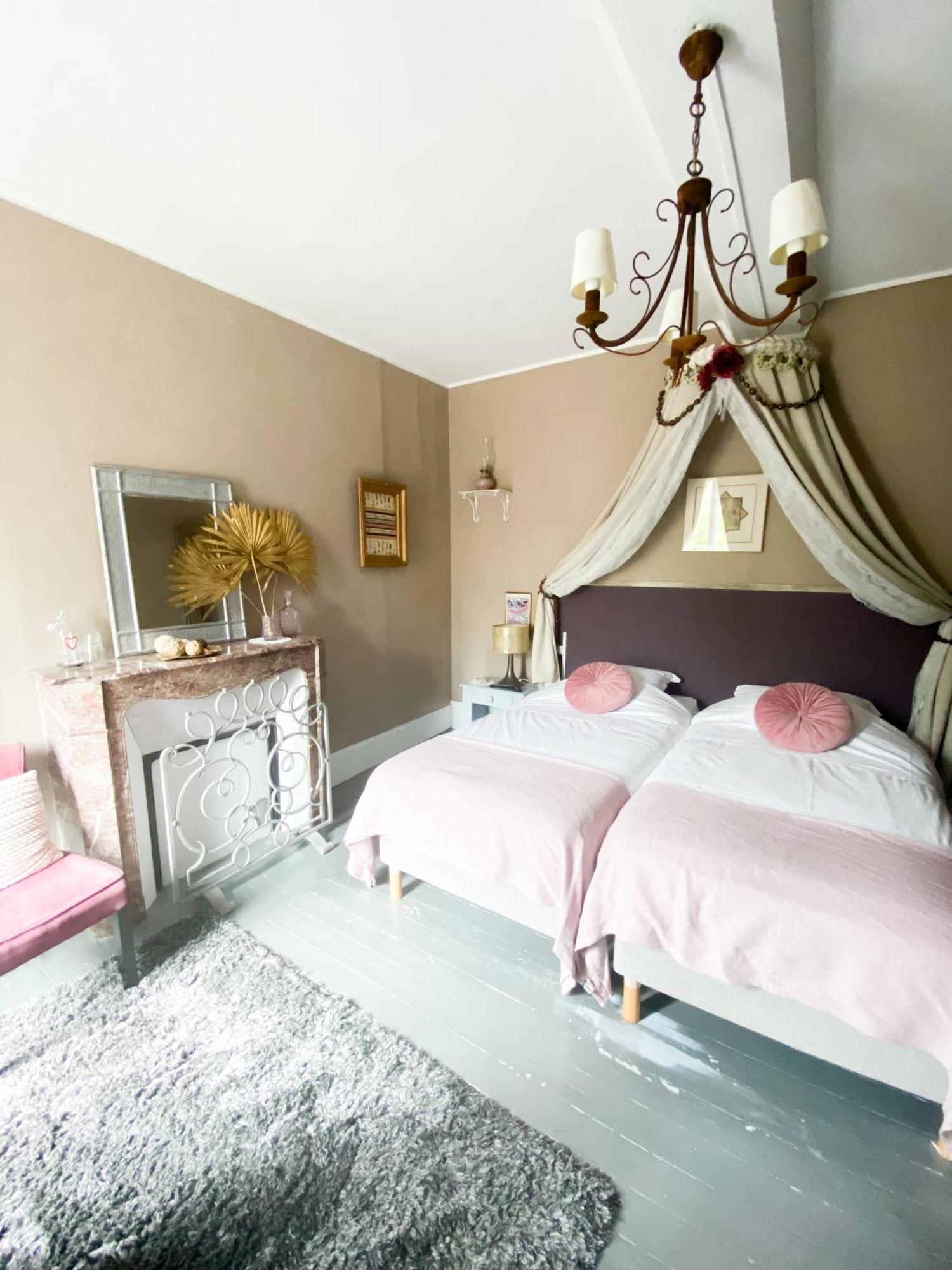 Chambres D'Hotes La Villa Alienor เลส์ อองเดอลีย์ส ภายนอก รูปภาพ
