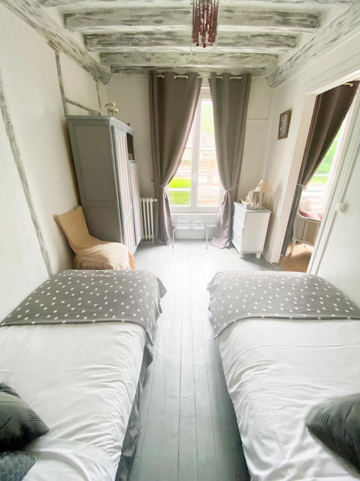 Chambres D'Hotes La Villa Alienor เลส์ อองเดอลีย์ส ภายนอก รูปภาพ