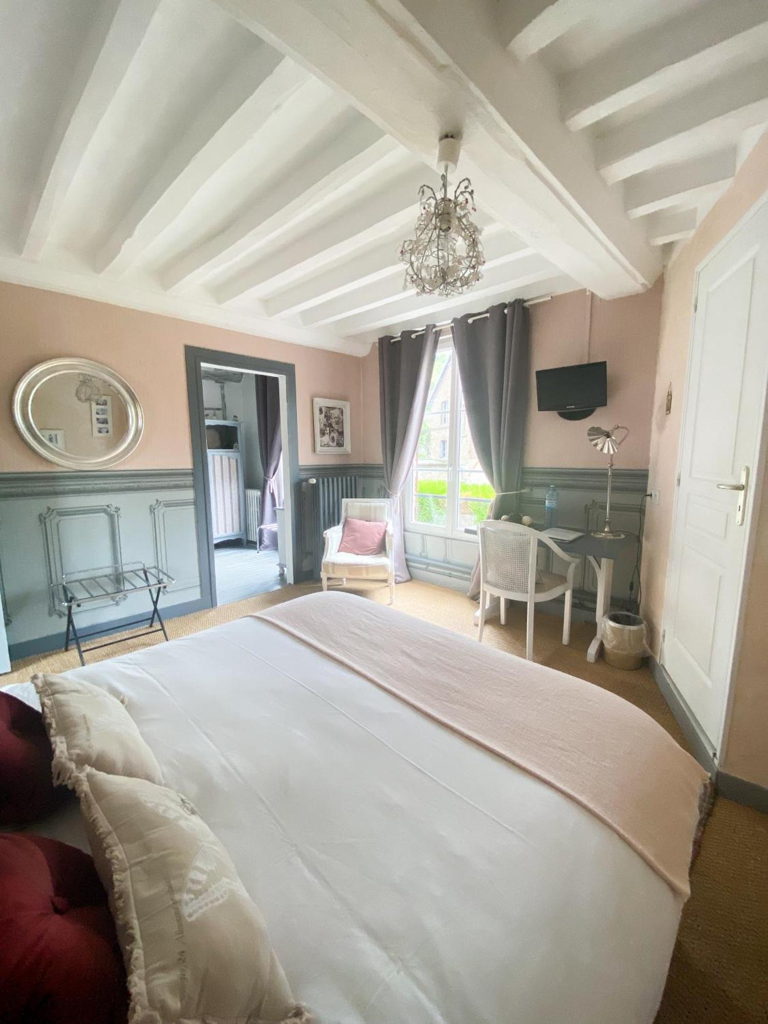 Chambres D'Hotes La Villa Alienor เลส์ อองเดอลีย์ส ภายนอก รูปภาพ