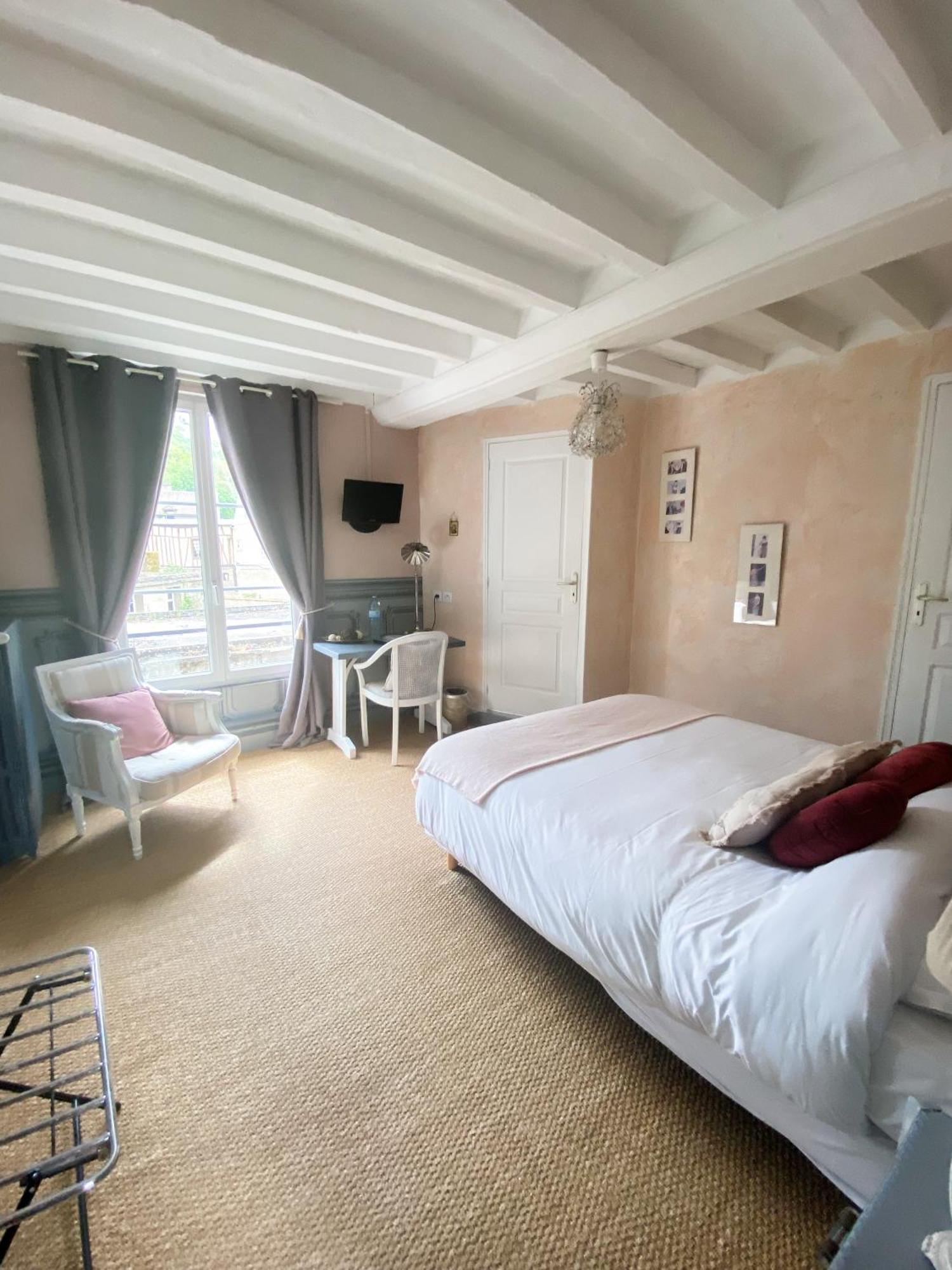 Chambres D'Hotes La Villa Alienor เลส์ อองเดอลีย์ส ภายนอก รูปภาพ