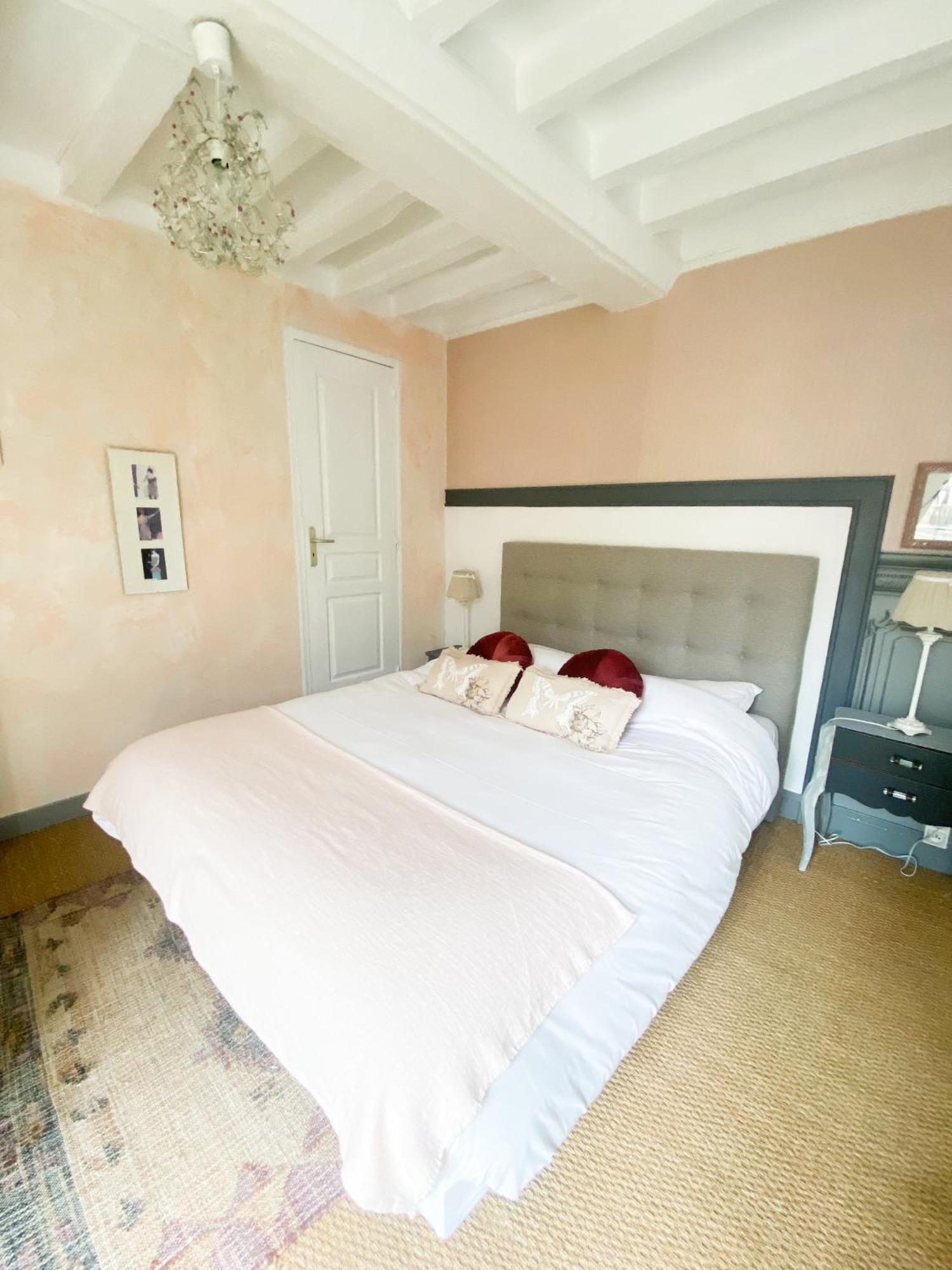 Chambres D'Hotes La Villa Alienor เลส์ อองเดอลีย์ส ภายนอก รูปภาพ