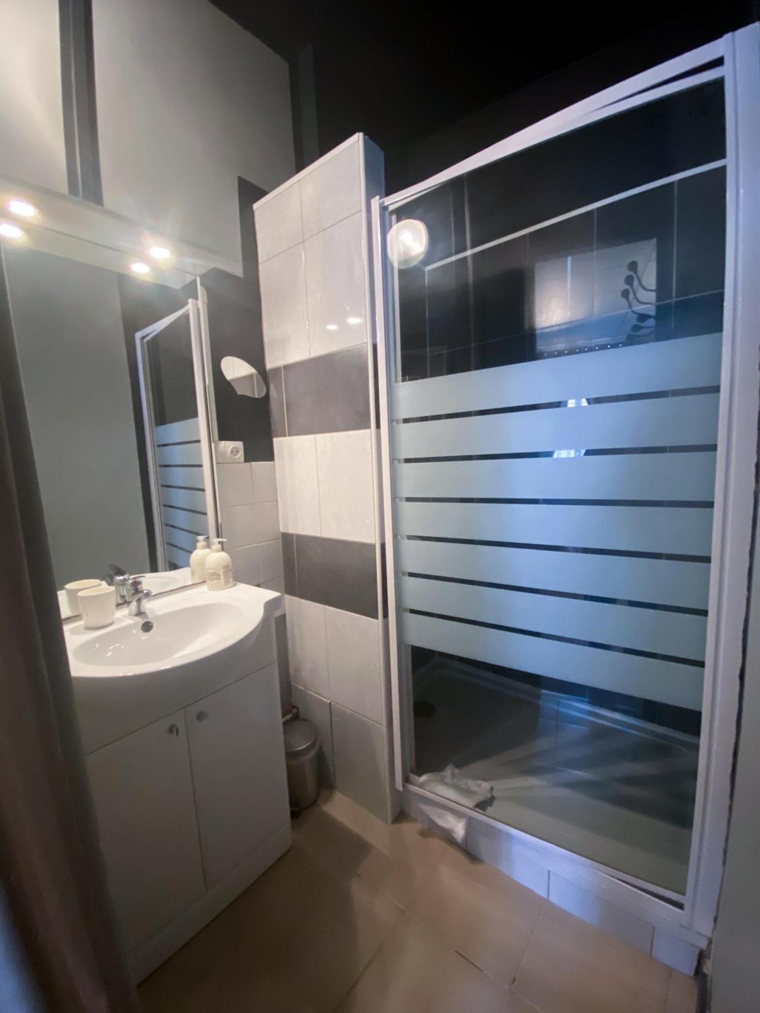 Chambres D'Hotes La Villa Alienor เลส์ อองเดอลีย์ส ภายนอก รูปภาพ