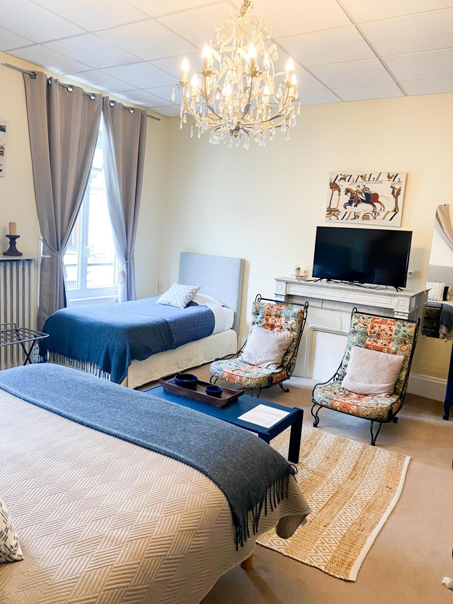 Chambres D'Hotes La Villa Alienor เลส์ อองเดอลีย์ส ภายนอก รูปภาพ