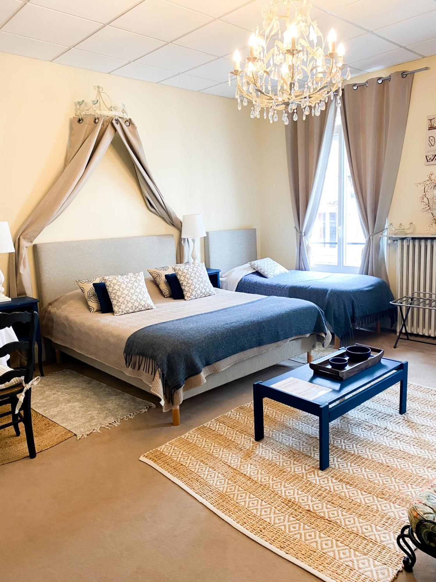 Chambres D'Hotes La Villa Alienor เลส์ อองเดอลีย์ส ภายนอก รูปภาพ