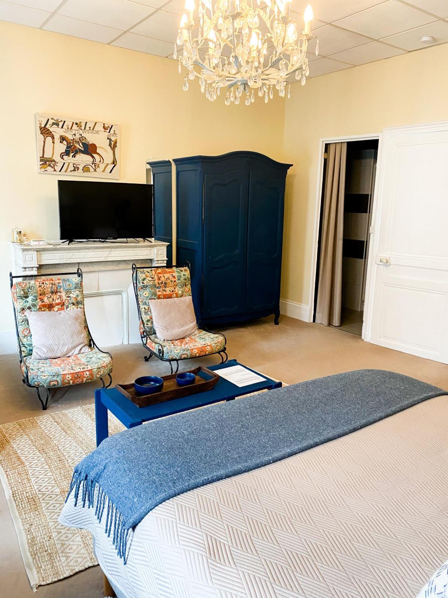 Chambres D'Hotes La Villa Alienor เลส์ อองเดอลีย์ส ภายนอก รูปภาพ