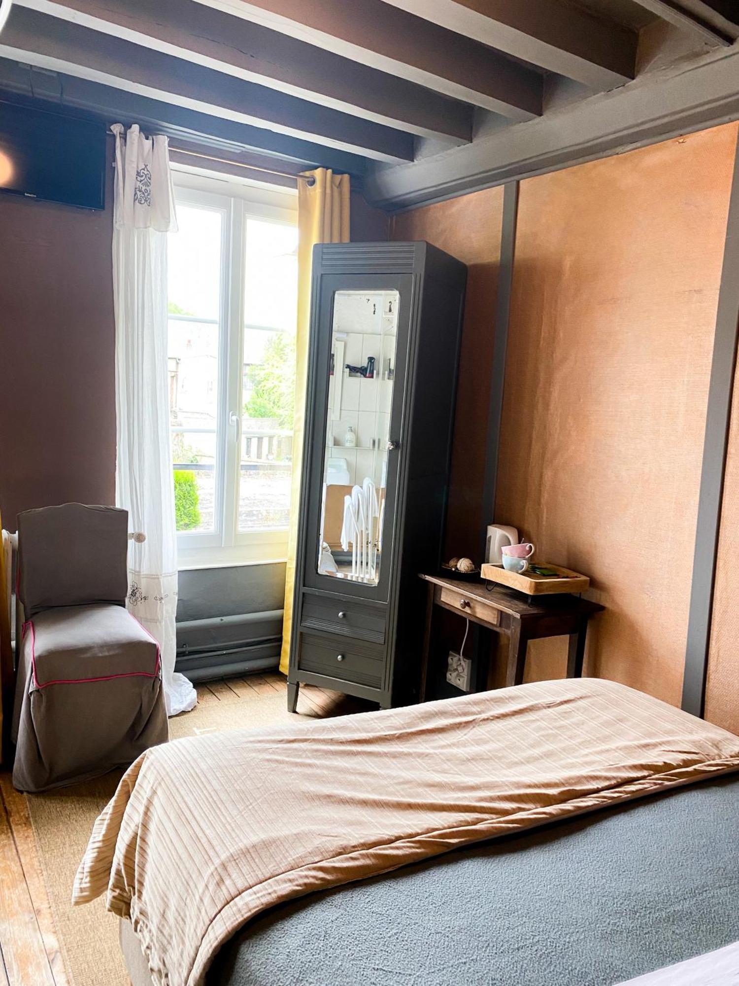 Chambres D'Hotes La Villa Alienor เลส์ อองเดอลีย์ส ภายนอก รูปภาพ