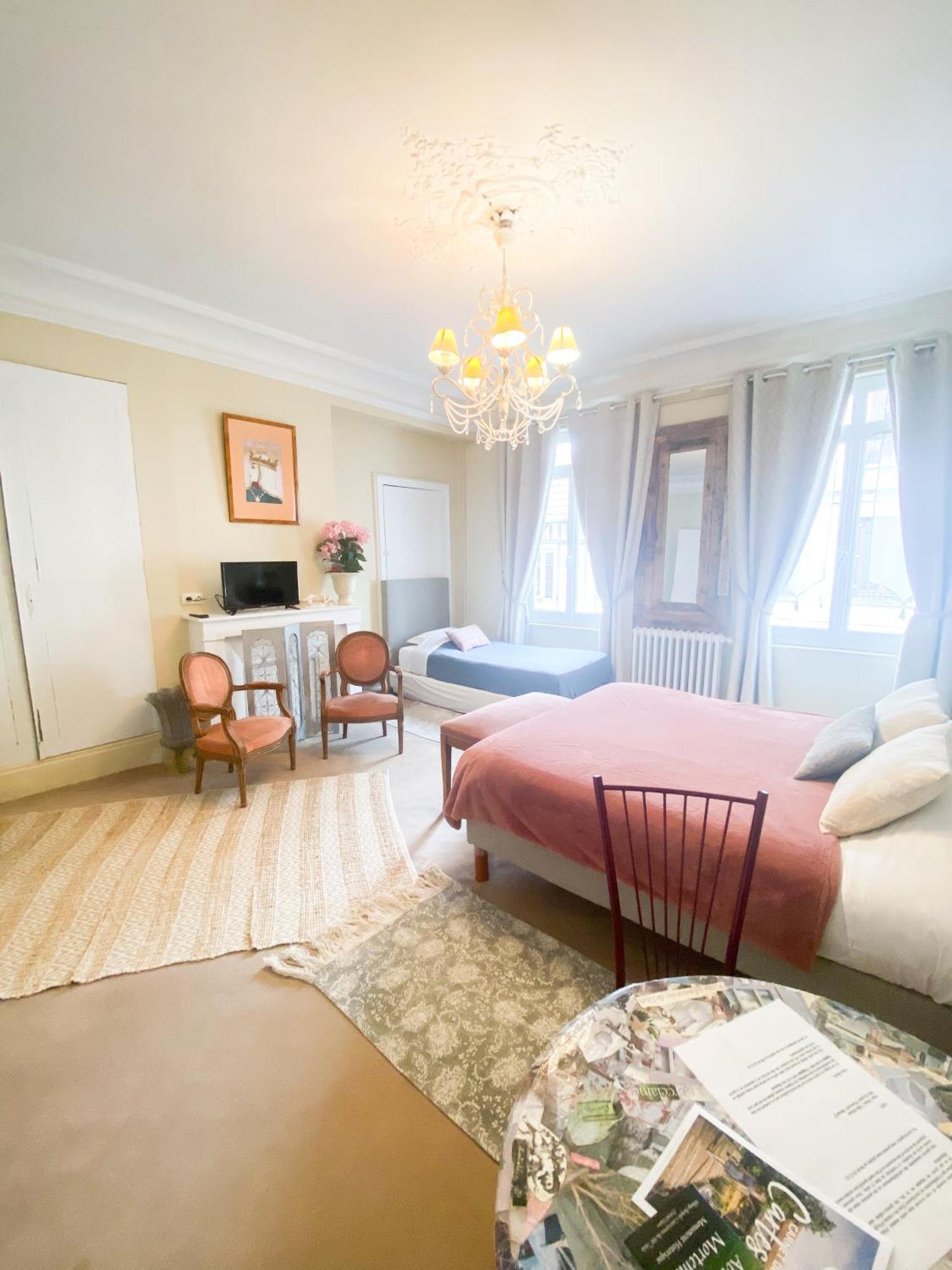 Chambres D'Hotes La Villa Alienor เลส์ อองเดอลีย์ส ภายนอก รูปภาพ