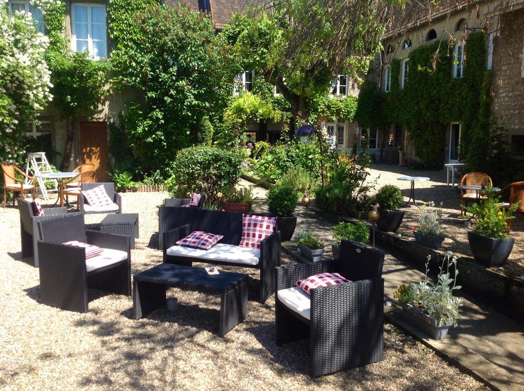 Chambres D'Hotes La Villa Alienor เลส์ อองเดอลีย์ส ภายนอก รูปภาพ