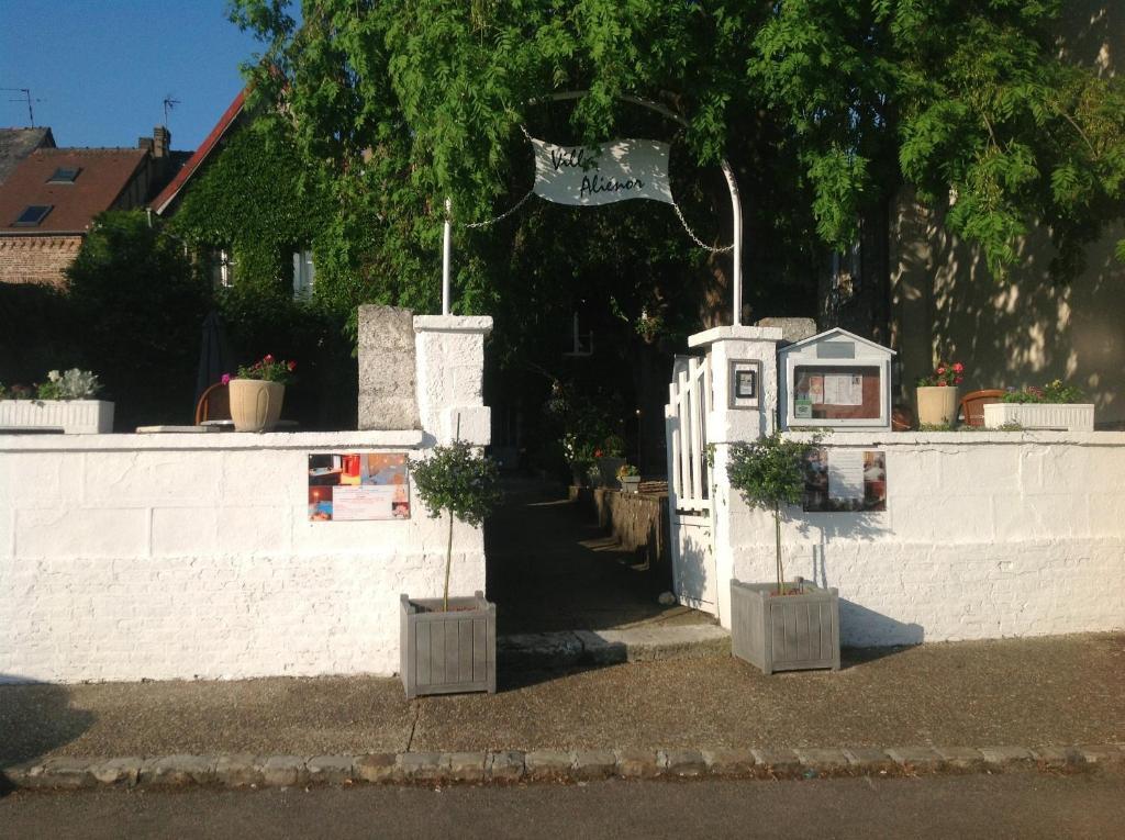 Chambres D'Hotes La Villa Alienor เลส์ อองเดอลีย์ส ภายนอก รูปภาพ